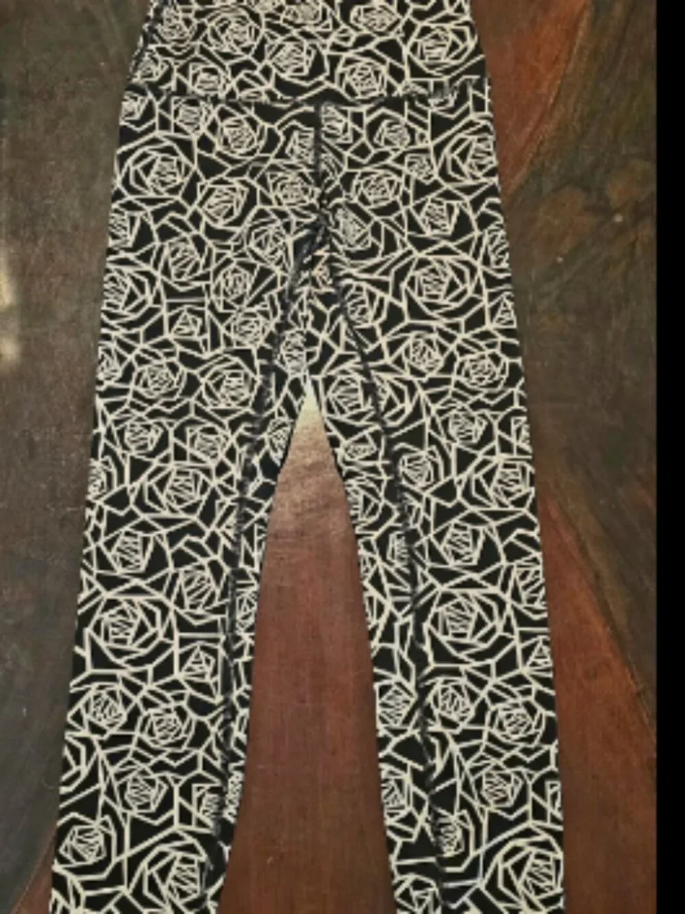 Lululemon Women's High-Rise Crop Leggings Black/White Rose Print Size 4
